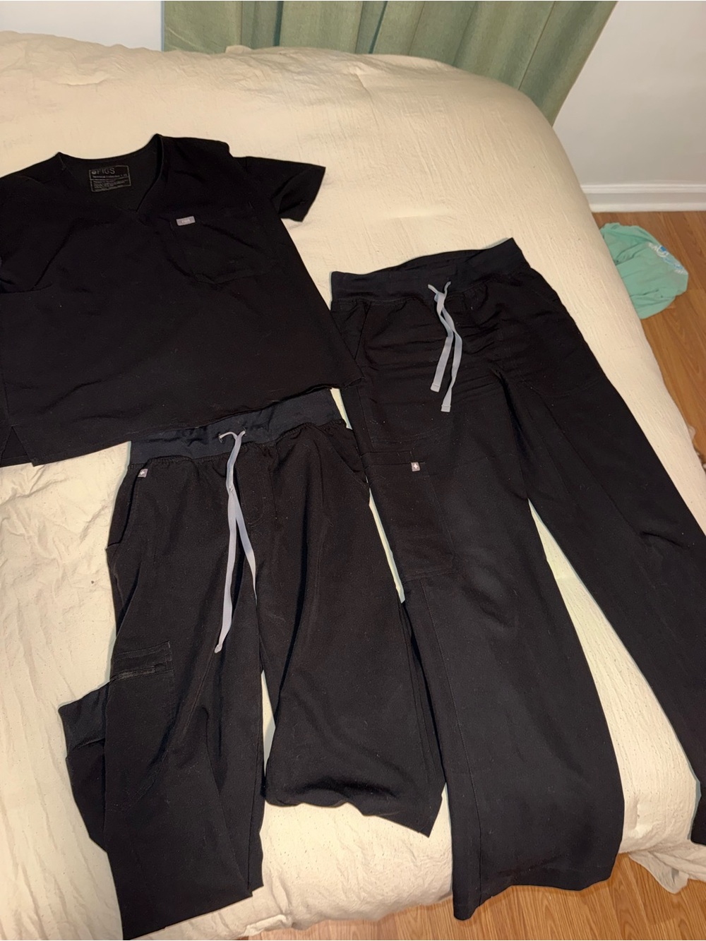 Figs Women's Scrub Sets - Picture 3 of 4